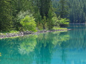 A beautiful lake in a beautiful park.