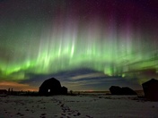 Aurora curtain over the barn