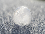 Frozen bubbles 