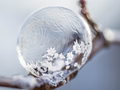 Frozen bubbles 