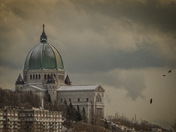 Une photo maussade de l'Oratoire Saint-Joseph avant la neige | A moody shot of the Oratory Saint-Joseph before the snow 