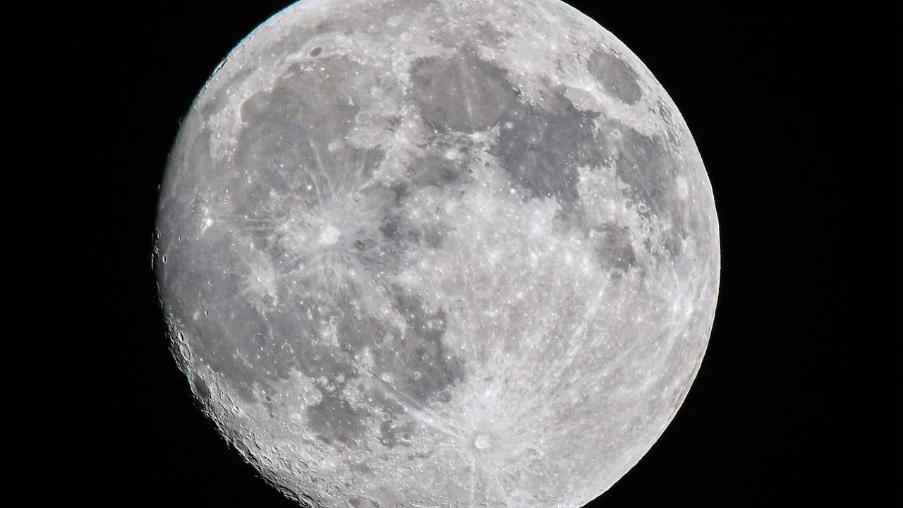 Full moon November 3 Richmond, BC