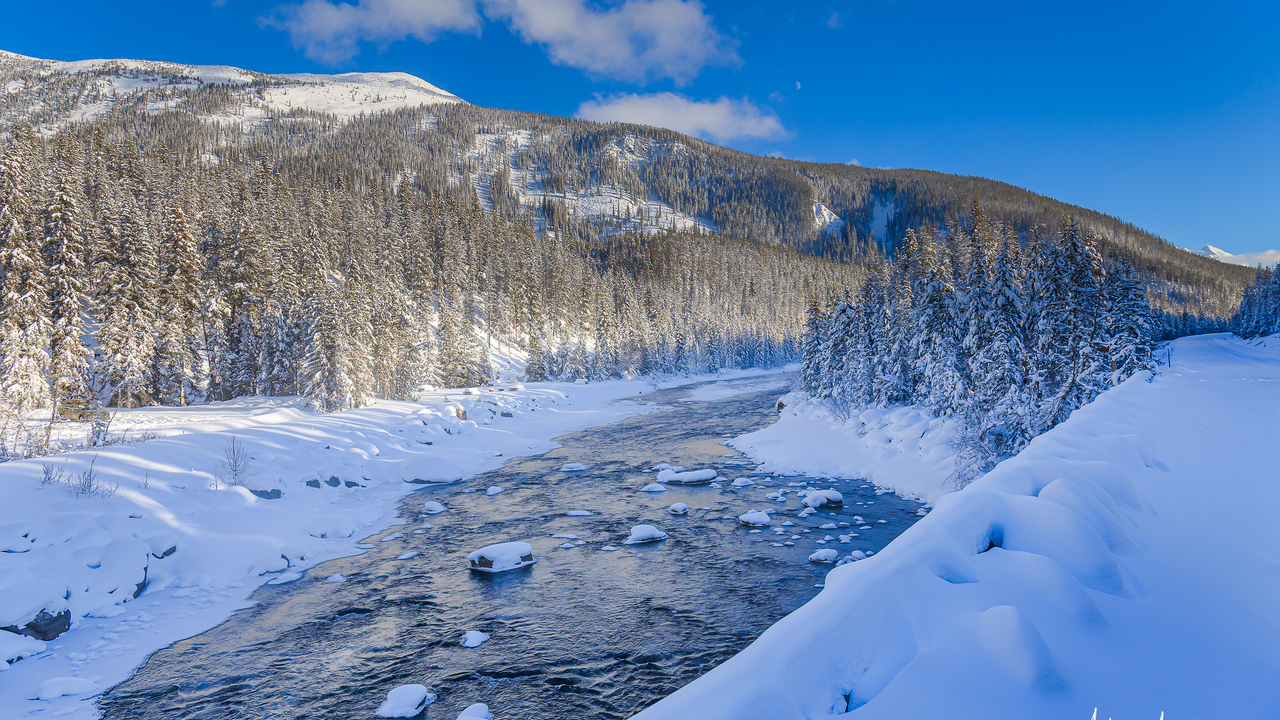 Maligne Lake winter scene