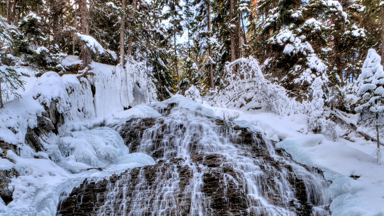 Wintry waterfall - Malign Canyon 