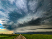 Shelf cloud