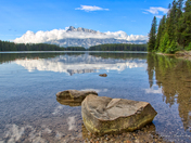 Two Jack lake and Mount Rundle