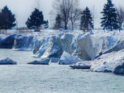Icebergs break off into Lake Ontario